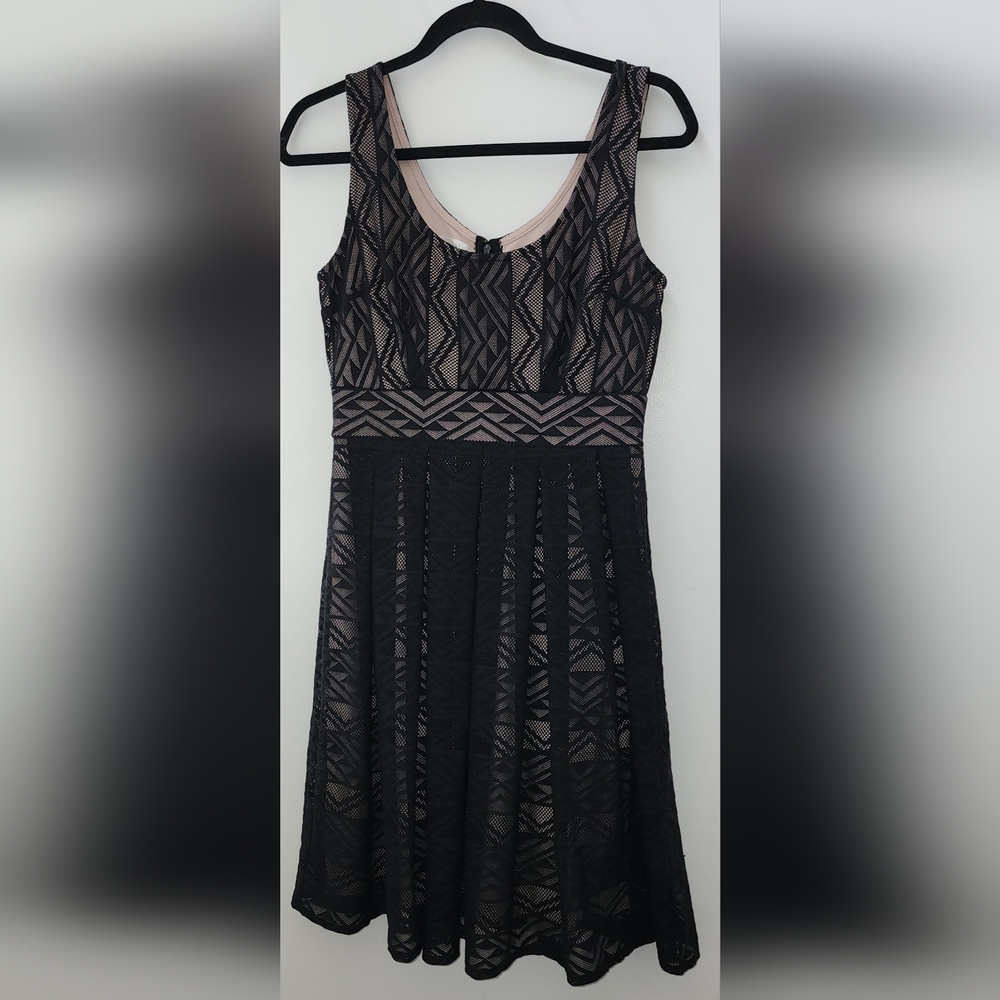 London Times Black and Beige Geometric Midi Dress Size 4 LBS Lace A Line
